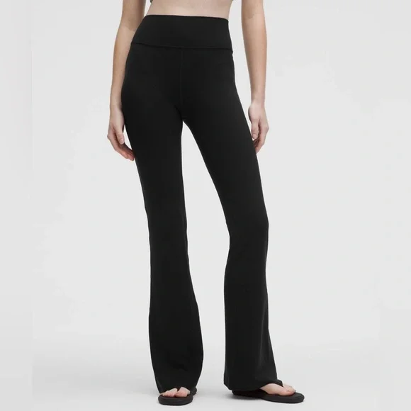 Lululemon Groove High-Rise Flared Pant in Black Size 6 - Picture 2 of 10